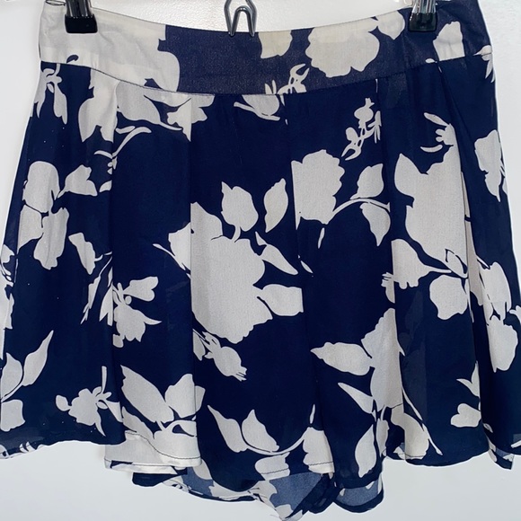 blue and white floral flowy high waist shorts - Picture 1 of 2